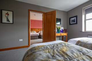 Отель Kilkenny Inn Килкенни Двухместный номер с двуспальной кроватью и дополнительной кроватью-3